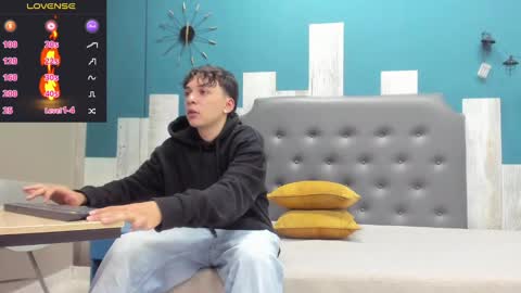 Snapshot of rhaegal_hot chatting on 12/19/24, 11:25 Rhaegal online show from 12/19/24, 11:25