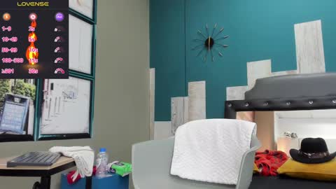 Snapshot of rhaegal_hot chatting on 12/22/24, 06:48 Rhaegal online show from 12/22/24, 06:48