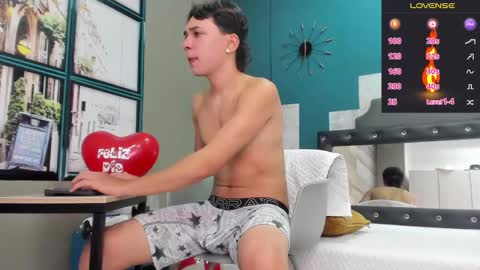 Snapshot of rhaegal_hot chatting on 02/16/25, 03:59 Rhaegal online show from 02/16/25, 03:59