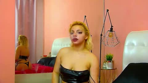 Snapshot of rheaduvall chatting on 02/27/26, 05:40 Rhea online show from 02/27/26, 05:40