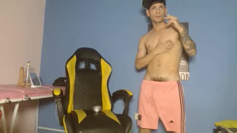 ricardo_big_cock online show from 04/03/26, 10:19