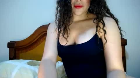 Snapshot of ricciolina___ chatting on 11/19/25, 06:30 Tina online show from 11/19/25, 06:30