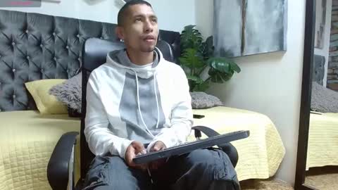 Snapshot of richar_voller chatting on 02/18/25, 11:00 richar_voller online show from 02/18/25, 11:00