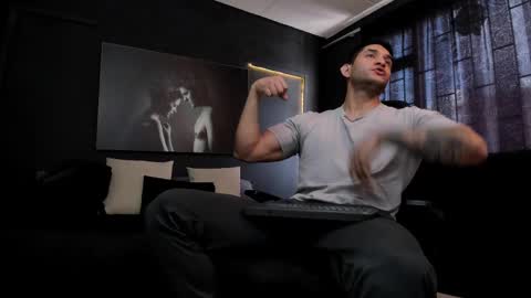 Snapshot of richard_milleer chatting on 02/10/25, 01:44 Ricardo online show from 02/10/25, 01:44