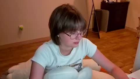 Snapshot of richardlundsten chatting on 06/30/26, 08:43 Luna online show from 06/30/26, 08:43