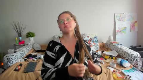 Anna - not anna - right Anna  online show from 03/17/26, 11:35