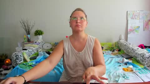 Anna - not anna - right Anna  online show from 04/01/26, 11:33