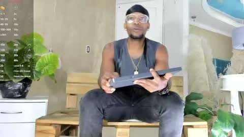Snapshot of ricobrown777 chatting on 07/07/26, 04:15 RicoBrowm online show from 07/07/26, 04:15