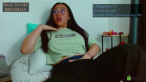 Snapshot of ricocandy chatting on 11/24/25, 02:00 Candy online show from 11/24/25, 02:00