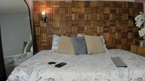 Sara online show from 10/11/25, 10:14