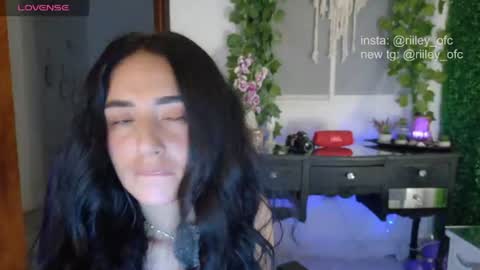 Snapshot of riiley_ chatting on 07/19/26, 08:40 Independent model online show from 07/19/26, 08:40