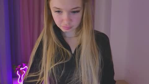 Snapshot of riinaaa chatting on 09/19/25, 08:31 Rina online show from 09/19/25, 08:31