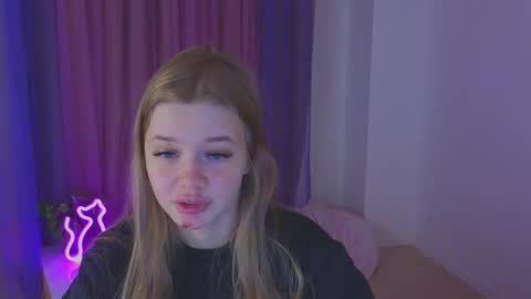 Snapshot of riinaaa chatting on 09/25/25, 08:45 Rina online show from 09/25/25, 08:45