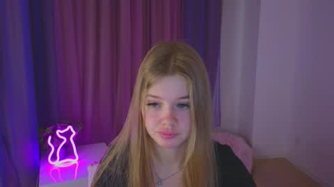 Snapshot of riinaaa chatting on 10/12/25, 08:30 Rina online show from 10/12/25, 08:30