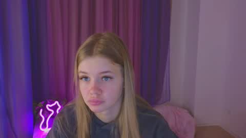 Snapshot of riinaaa chatting on 10/13/25, 09:15 Rina online show from 10/13/25, 09:15