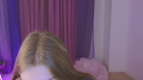 Snapshot of riinaaa chatting on 10/15/25, 09:04 Rina online show from 10/15/25, 09:04