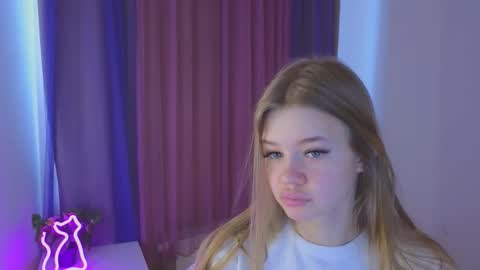 Snapshot of riinaaa chatting on 10/26/25, 09:26 Rina online show from 10/26/25, 09:26