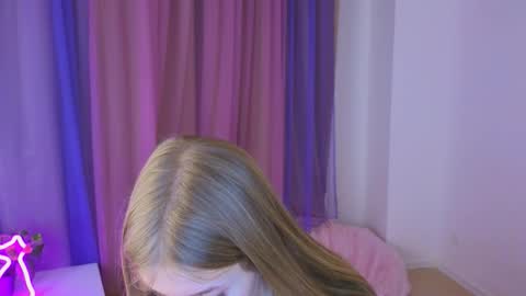 Snapshot of riinaaa chatting on 11/03/25, 09:59 Rina online show from 11/03/25, 09:59