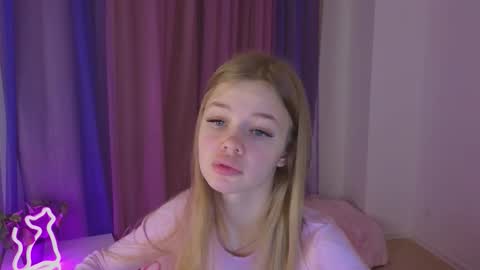 Snapshot of riinaaa chatting on 11/05/25, 10:10 Rina online show from 11/05/25, 10:10