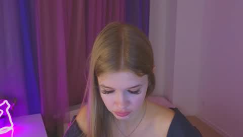 Snapshot of riinaaa chatting on 11/09/25, 10:19 Rina online show from 11/09/25, 10:19