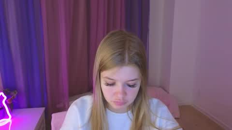 Snapshot of riinaaa chatting on 11/12/25, 10:20 Rina online show from 11/12/25, 10:20