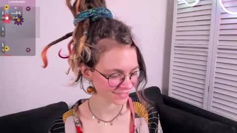 Snapshot of rin_skylar chatting on 10/23/25, 07:07 Rin online show from 10/23/25, 07:07