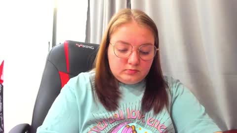 Snapshot of rina16 chatting on 10/24/25, 02:02 rina16 online show from 10/24/25, 02:02