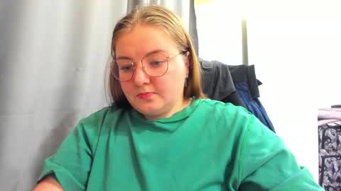 Snapshot of rina16 chatting on 10/29/25, 09:38 rina16 online show from 10/29/25, 09:38