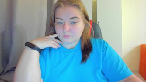 Snapshot of rina16 chatting on 11/16/25, 01:17 rina16 online show from 11/16/25, 01:17