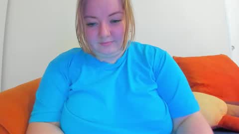 Snapshot of rina16 chatting on 11/25/25, 07:19 rina16 online show from 11/25/25, 07:19