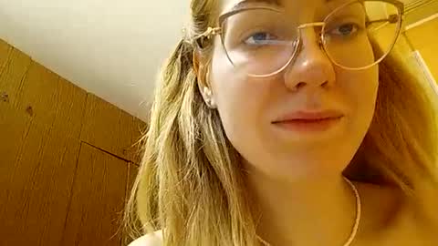 Snapshot of rinettawilss chatting on 12/31/24, 03:20 RinettaWilss online show from 12/31/24, 03:20