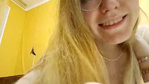 Snapshot of rinettawilss chatting on 01/05/25, 01:03 RinettaWilss online show from 01/05/25, 01:03