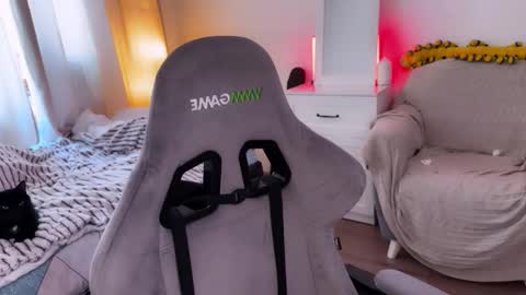   DianaBrite            fansl y online show from 03/10/26, 10:53