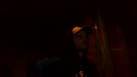 Snapshot of ripperusa33 chatting on 12/16/25, 05:01 ripperusa33 online show from 12/16/25, 05:01