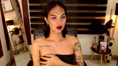 riri online show from 11/29/25, 10:07