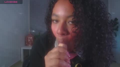 Snapshot of risada_temptation_s chatting on 09/29/25, 08:46 Risada online show from 09/29/25, 08:46