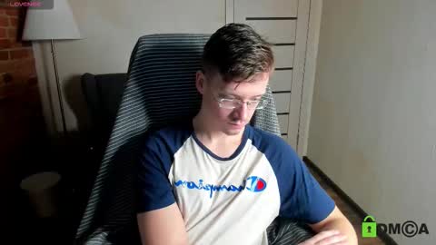 Snapshot of rishu_ chatting on 11/30/25, 01:26 VAnitas online show from 11/30/25, 01:26