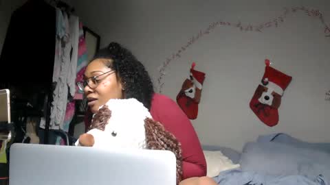 Snapshot of riversaint chatting on 02/14/25, 10:25 River Saint online show from 02/14/25, 10:25