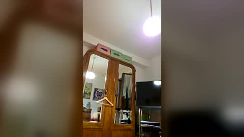 rizzo1980682473 online show from 06/18/26, 12:00
