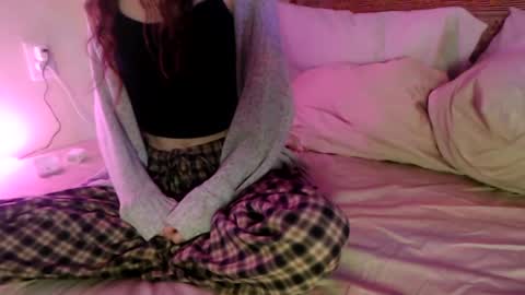 Snapshot of rizzyy333 chatting on 10/21/25, 08:37 rizzyy333 online show from 10/21/25, 08:37