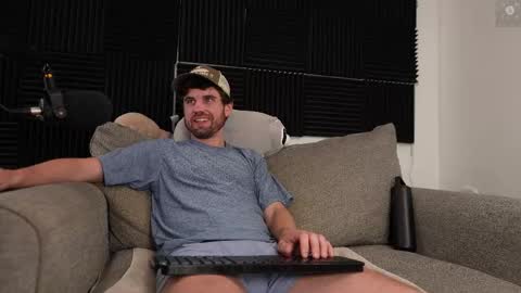 Ryan aka KeylimeRy online show from 11/14/25, 02:49