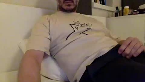 Snapshot of roadbikerider chatting on 02/09/25, 07:19 20cm online show from 02/09/25, 07:19