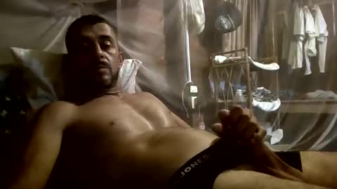 Snapshot of roadsidepicnic01 chatting on 02/08/25, 03:42 Daddy online show from 02/08/25, 03:42