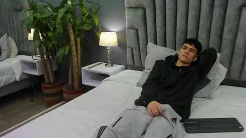 Roan Birkin online show from 02/17/25, 07:31