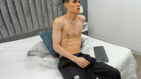 Roan Birkin online show from 02/19/25, 01:40