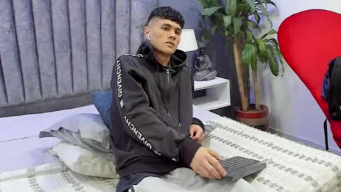 Roan Birkin online show from 03/06/25, 07:32