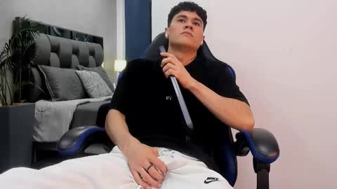 Roan Birkin online show from 10/20/25, 08:42