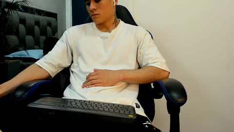 Roan Birkin online show from 10/30/25, 07:25