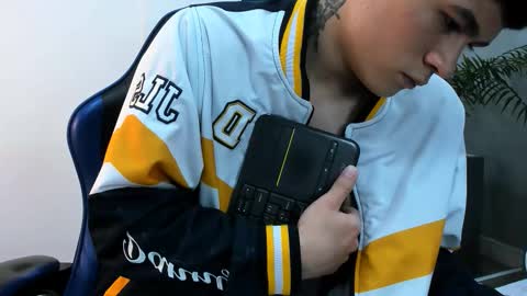 Roan Birkin online show from 12/15/25, 08:02