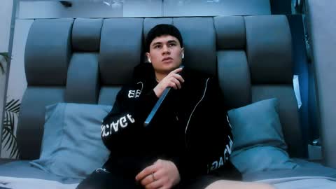 Roan Birkin online show from 04/11/26, 06:01